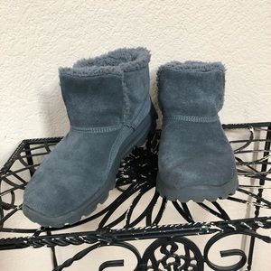 EUC Skechers Booties Gray Suede Faux Sherpa Lining